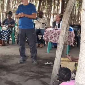 Pr. Douglas Presotto ministrando na IPTP de Chibuabuabua